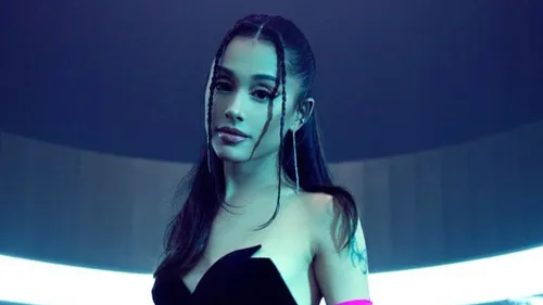 Ariana Grande annonce une tournée virtuelle sur "Fortnite" (vidéo)